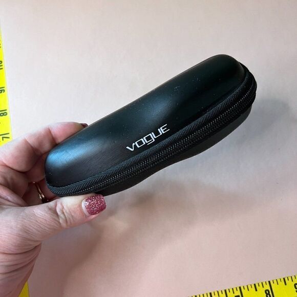 Vogue Black Glasses Case Zip-Up With Cleaning Cloth - Picture 5 of 8